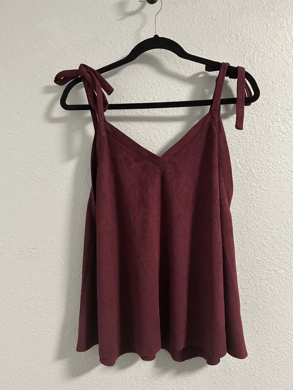 She + Sky Faux Suede Tie-Strap Cami Size M Burgundy